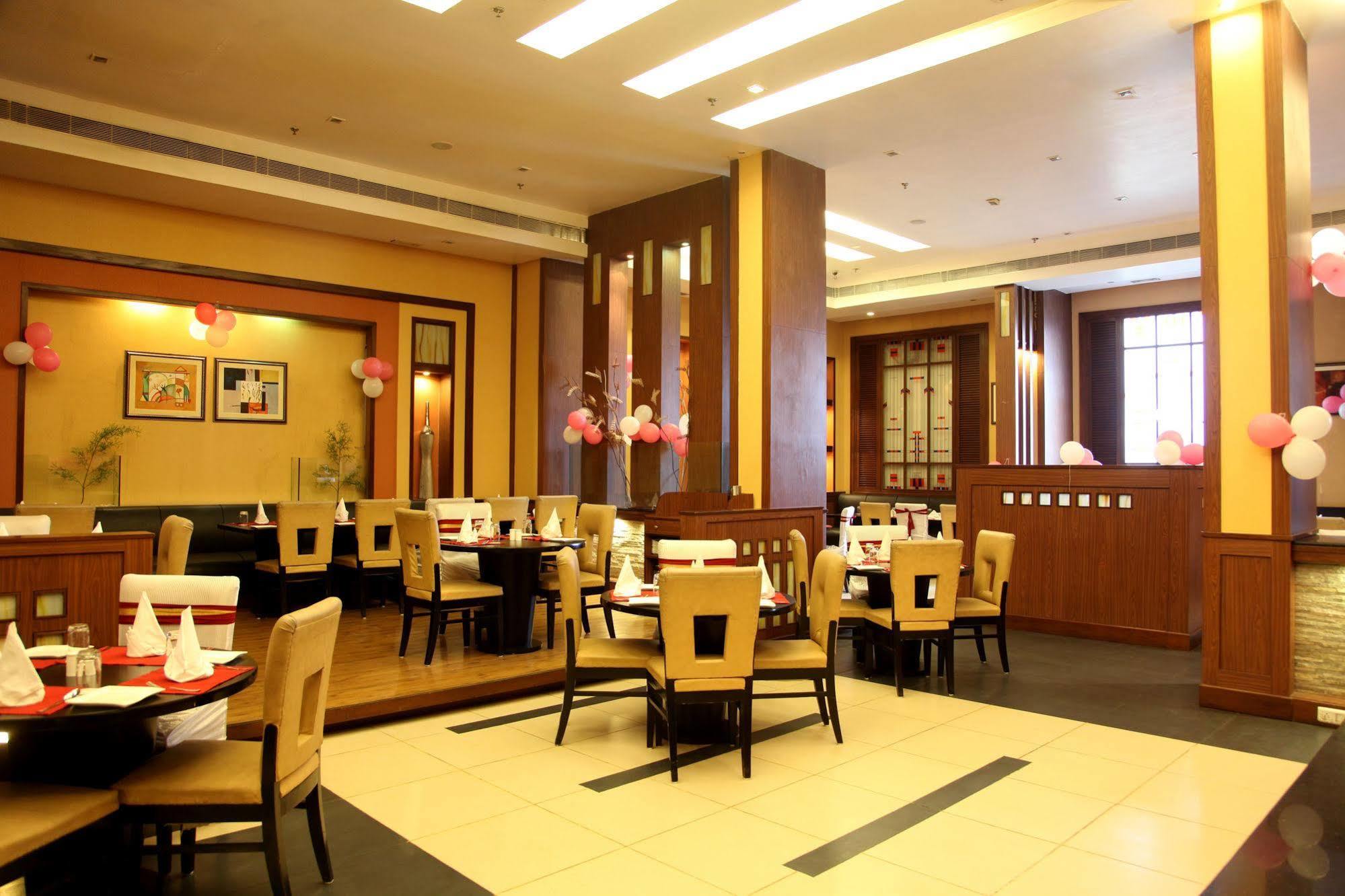 Hotel Pal Heights Bhubaneswar Restaurant bilde